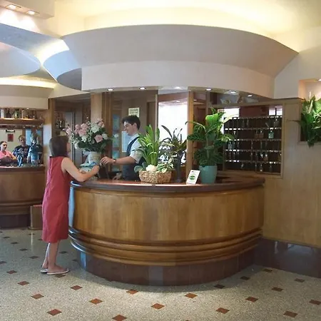 梅尔酒店 比比翁