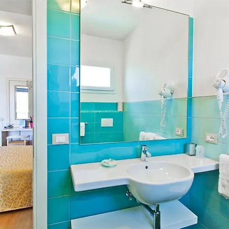 梅尔酒店 3* 比比翁