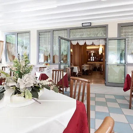 Mayer Hotel